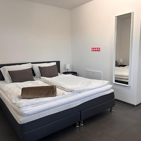 Ferienzimmer Frank, Self-Check-In Nach 21Uhr Niederalteich Exteriör bild