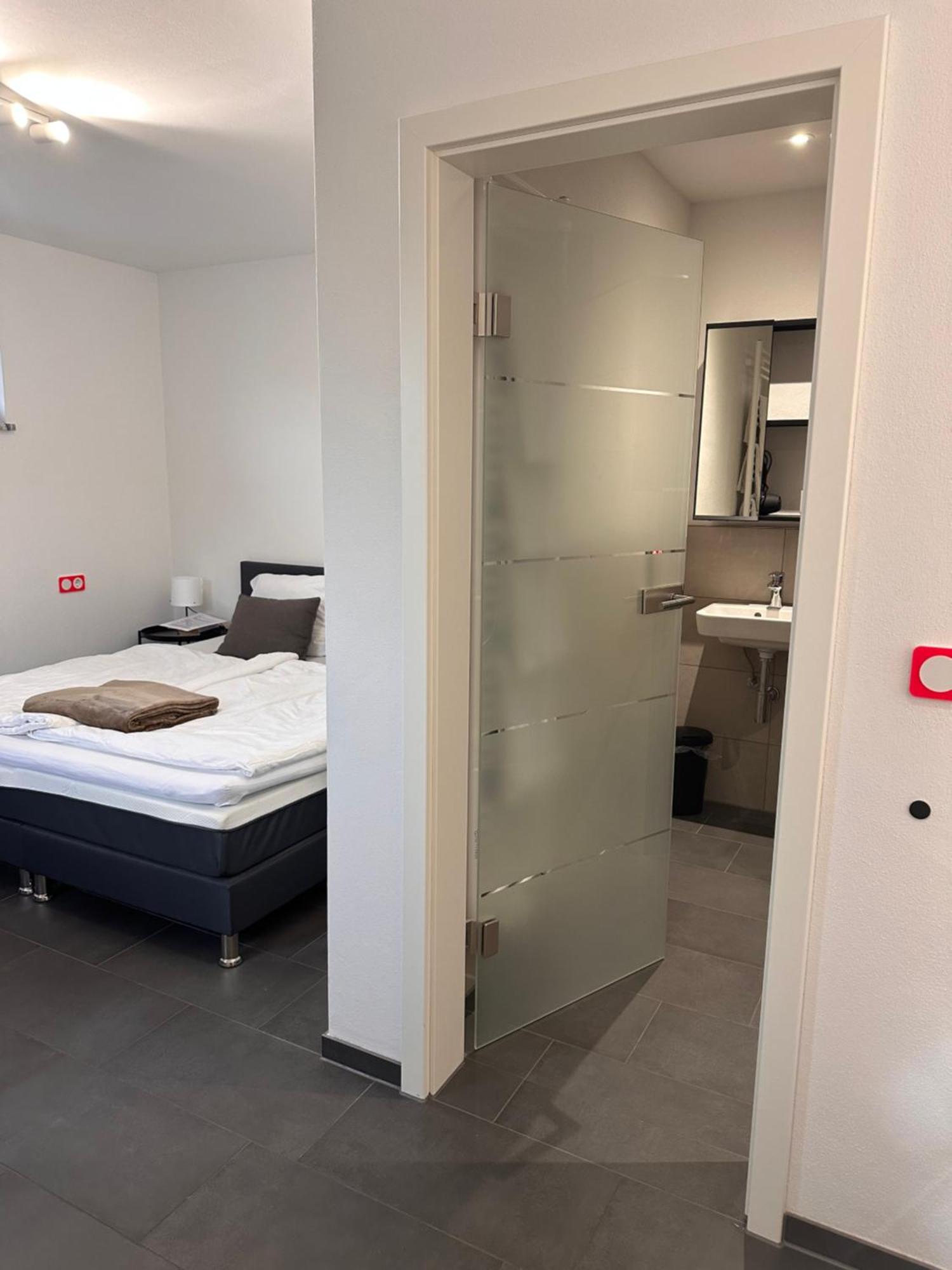 Ferienzimmer Frank, Self-Check-In Nach 21Uhr Niederalteich Exteriör bild