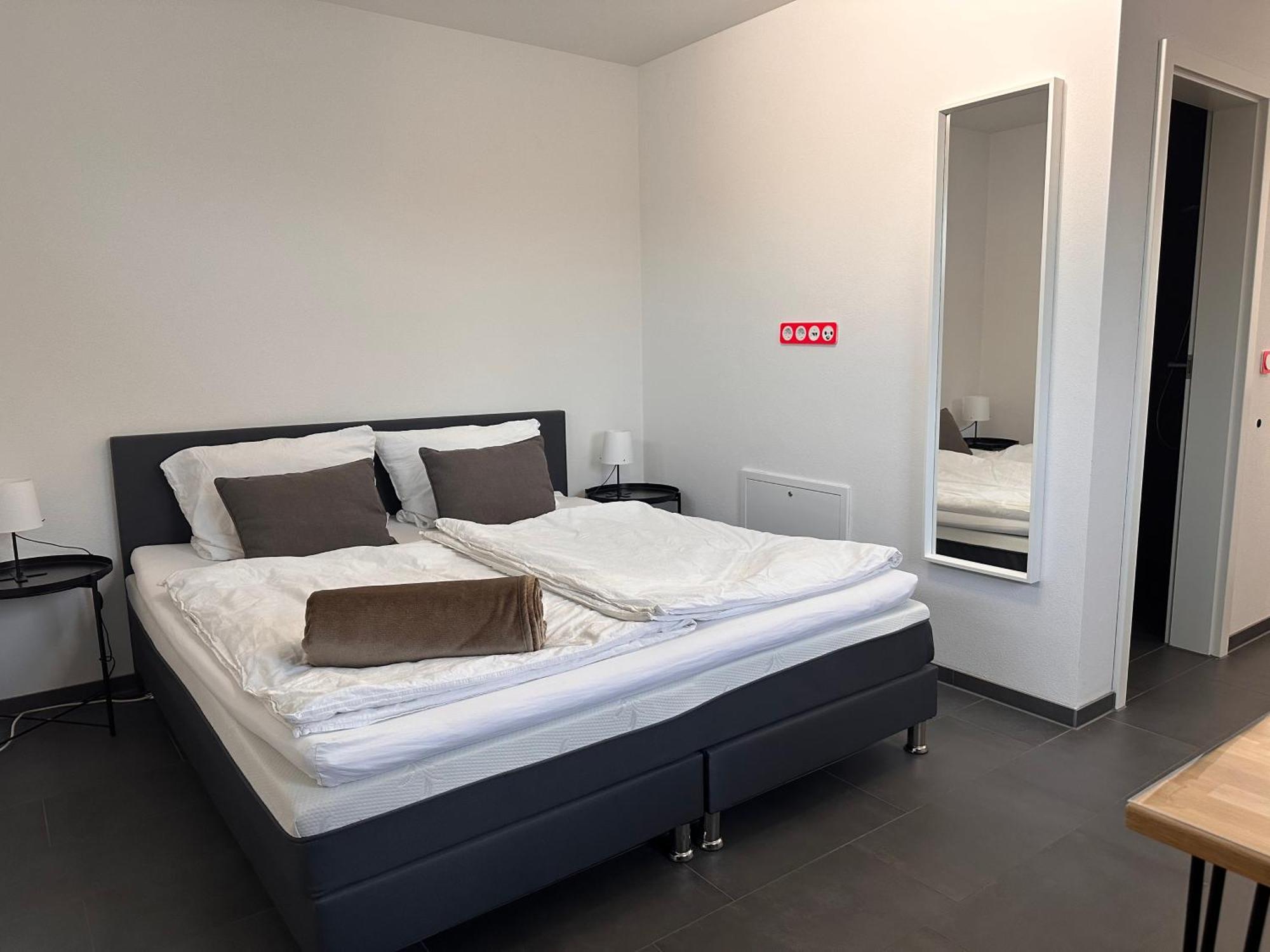 Ferienzimmer Frank, Self-Check-In Nach 21Uhr Niederalteich Exteriör bild